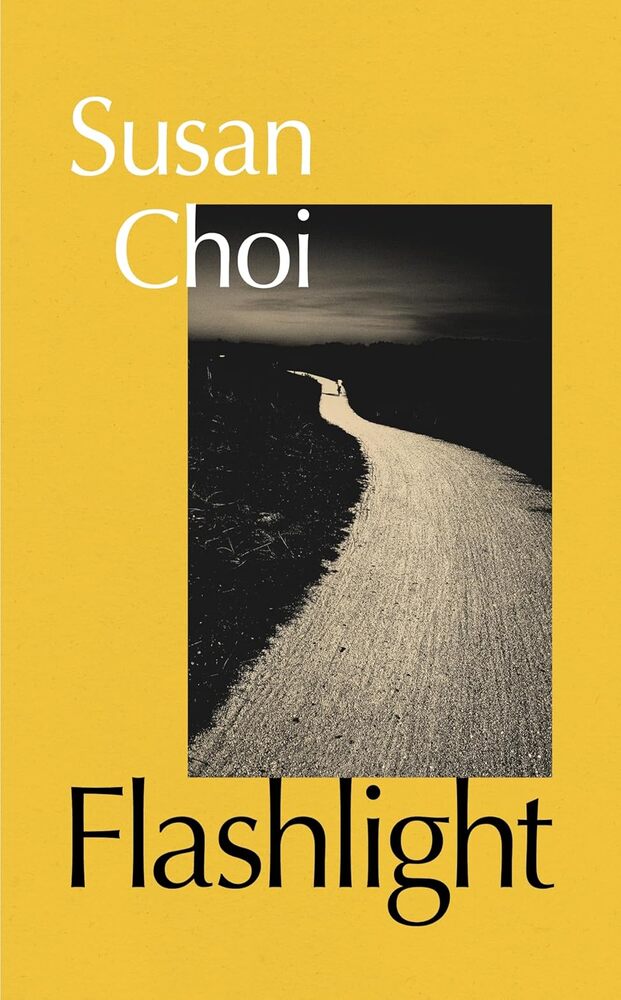 The book cover of Flashlight by Susan Choi